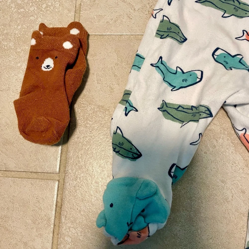 NWOT Carter's 4 Baby Boy Bundle of Printed Footie Onesies w 2 pairs socks SZ 3M
